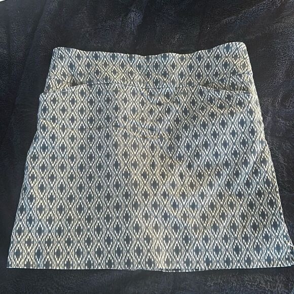 ELLIOTT LAUREN BLUE MOSAIC PRINT SKORT - Picture 2 of 10